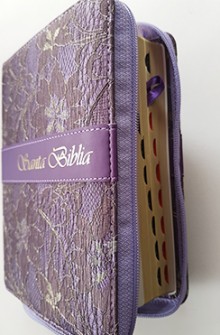 Santa Biblia Compacta, con Cierre, Reina Valera 1960, piel encaje lila de Reina Valera 1960